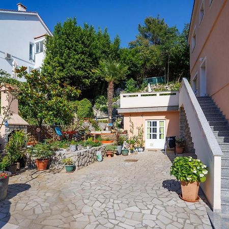 Apartment Studio Close To Sea Krk Town Extérieur photo