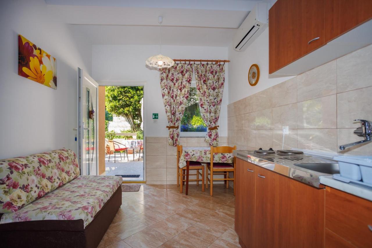 Apartment Studio Close To Sea Krk Town Extérieur photo