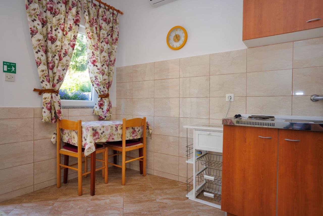 Apartment Studio Close To Sea Krk Town Extérieur photo