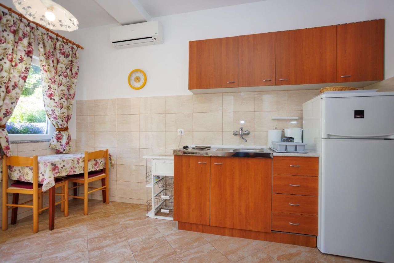 Apartment Studio Close To Sea Krk Town Extérieur photo