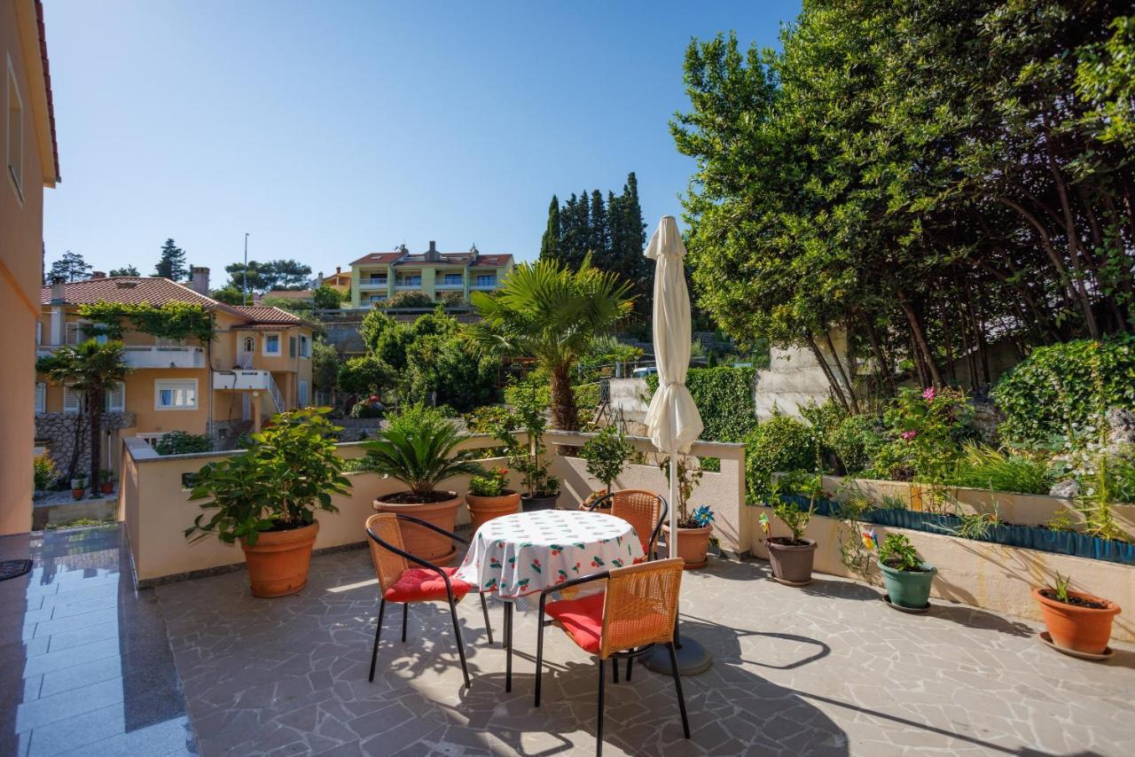 Apartment Studio Close To Sea Krk Town Extérieur photo