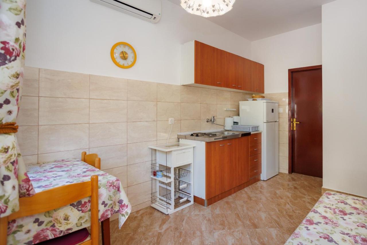 Apartment Studio Close To Sea Krk Town Extérieur photo